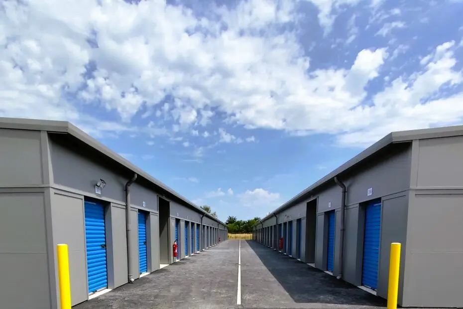 De larges allées pour circuler avec votre véhicule - Box & Drive